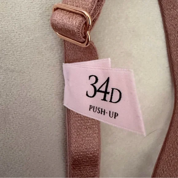 NWT V Secret VERY SEXY Bombshell Add-2-Cups Stardust Embroidery Push-Up Bra 34D